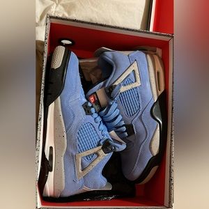 Used like brand new, University blue jordan 4’s size 6.5y or 8 in women’s.